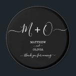 Modern Elegant Calligraphy Monogram Bröllop Magnet<br><div class="desc">Anpassa denna moderna och elegant bröllop-magnet med monogram/duogram gått med genom dekorativa svasser. Perfekt ge ger bort gåvor till dina gäster på ditt högtidliga bröllop.</div>
