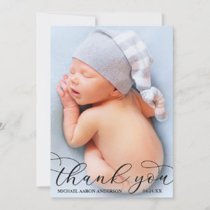 Modern Elegant Calligraphy Nyfödd bebis Photo B Tack Kort