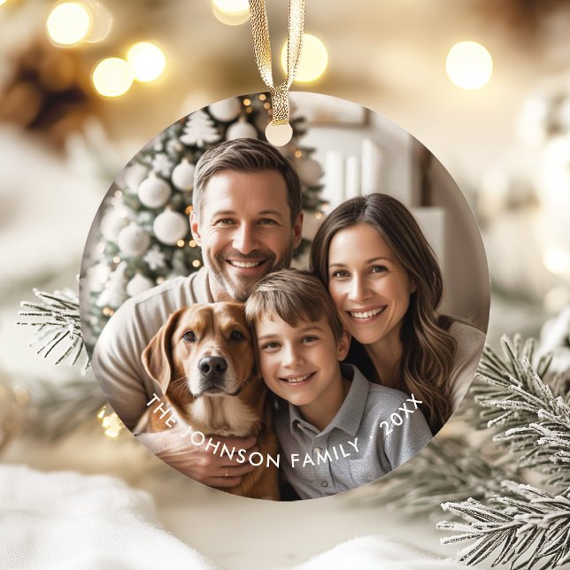 Modern Elegant - enkel fotoutgång i julfamiljen Julgransprydnad Keramik (Modern boho elegant holiday photo ornament. Personalize with your favorite family photo, name & year)