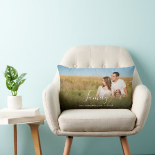 Modern elegant-familjens foto tillsammans med skri lumbarkudde