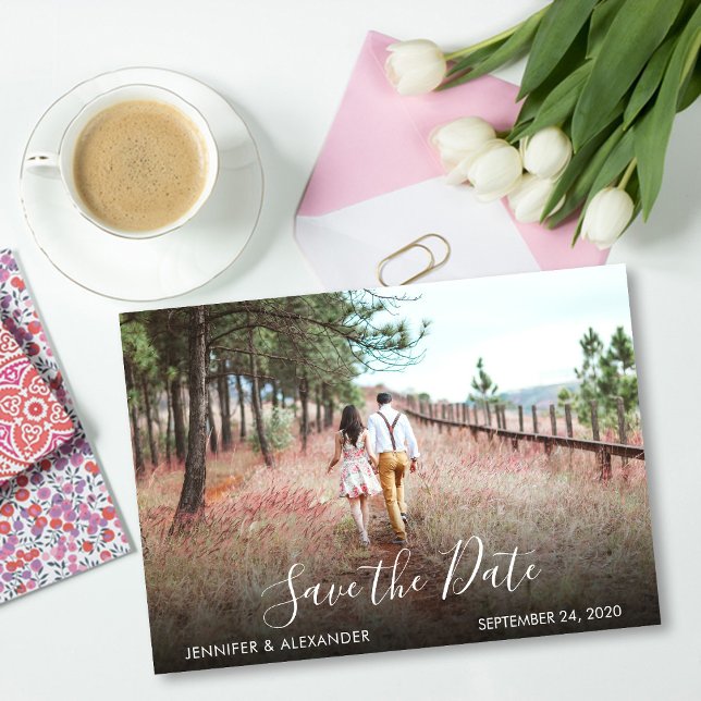 Modern elegant-foto bröllop spara datum inbjudan (Modern elegant wedding Save the Date card. You can add your own photo, names, text to personalize.)