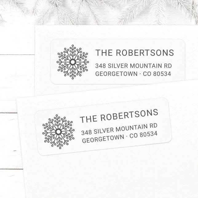 Modern Elegant Grått Snowflake-Returadress Returadress Etikett (Modern, elegant Snowflake Christmas return address labels in silver gray with family name.)