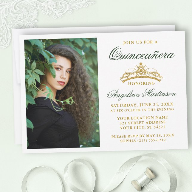 Modern Elegant Grönt Guld Krona Photo Quinceanera Inbjudningar (Customize to change text size, style, color or to add text or more photos to back of card.)