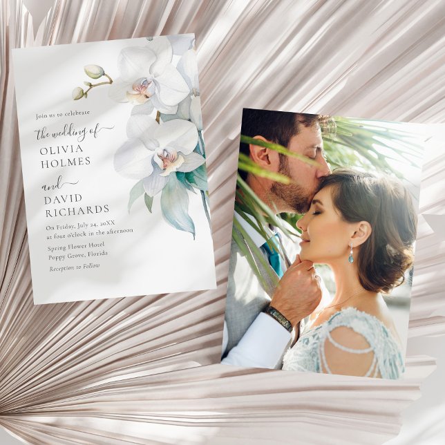 Modern Elegant - inbjudan till Vita orchid-fotobrö (Modern Elegant White Orchid Photo Wedding Invite on a sunny white dry palm leaf.)