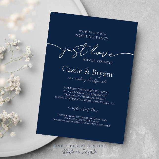 Modern Elegant Just Kärlek Blue Script Bröllop Inbjudningar (Simple Elegant Navy Blue Wedding Invitations Nothing Fancy Just Love Wedding Theme)