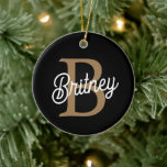 Modern Elegant Monogram Namn Black Guld Julgransprydnad Keramik<br><div class="desc">Modern Elegant Monogram Namn Black Guld Keramic Ornament är en förfinad dekoration och snyggt. Den har en slimmad svart bakgrund med ett elegant guld-skript i monogrammet namn, vilket ger lyxen och personalisering. Den här keramiska prydnadsprodukten är perfekt för helgdag eller som en minnesvärd keepé och kombinerar modern design med klassisk...</div>