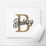 Modern Elegant Monogram Namn Black Guld Musmatta<br><div class="desc">Modern Elegant Monogram Namn Black Guld-skript Mouse Pad är en snyggt och ett funktionellt tillägg till alla skrivbordsinställningar. Den har en slimmad svart bakgrund med en guld-skriptdesign av elegant, som kan vara personlig med ett monogram och namn. Med den här musknappen får du inte bara en mjuk yta för musen...</div>