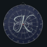 Modern Elegant, monogram, svart marin skrift Darttavla<br><div class="desc">Elegantens design innehåller ditt första skript i ett fantastiskt kalligrafiskt skript med blommor som figurerar runt din familj namn. Gör en underbar gåva till mormor,  en födelsedag för Mors dag eller någon annan familjs helgdag.</div>