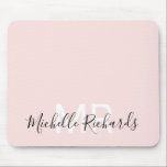 Modern elegant - monogramskript för  rosa musmatta<br><div class="desc">Modern elegant  rosa-monogramskript med musmatta. Enkel,  ren,  monogrammad personlig-bordsmusmatta med initialer och namn. Teckensnitt och färg är fullt anpassade.</div>