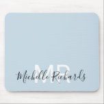 Modern elegant-pastellblått monogramskript musmatta<br><div class="desc">Modern elegant pastellblå monogramskript med musmatta. Enkel,  ren,  monogrammad personlig-bordsmusmatta med initialer och namn. Teckensnitt och färg är fullt anpassade.</div>
