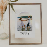 Modern Elegant Photo Bordsnummer<br><div class="desc">Detta är en elegant, ett modernt bordsnummer med ett vackert kalligrafteckensnitt och en minimalistisk design. Redigera de flesta ordalydelser och all färg för att anpassa det här bordsnumret till dina evenemangsbehov och stil // För matchande artiklar, gå till "ALICE"-samlingen i Sincerely By Nicole Zazzle-butiken. * Om du tycker om den...</div>