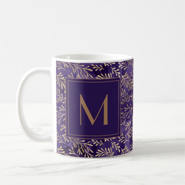 Modern Elegant Plum Lila Guld Löv Monogram Kaffemugg (Vänster)
