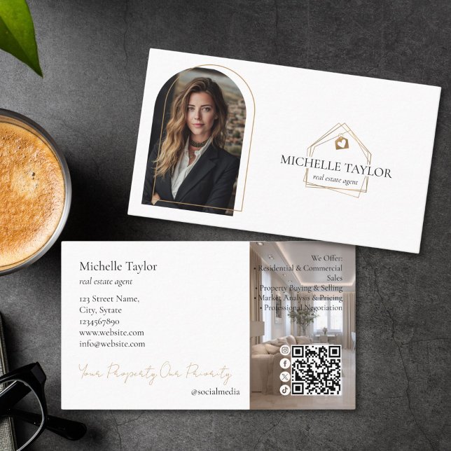 Modern Elegant Real Estate Realtor Photo Gold Visitkort (elegant gold house logo for real estate agents, business card with an arched frame photo and QR code)