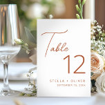 Modern Elegant Rustik Terrakotta Script Bröllop Bordsnummer<br><div class="desc">Modern och elegant bordskort med rustik terrakotta,  kalligrafiskrift och modern typografi. Perfekt för bröllop eller andra speciella tillfällen.</div>