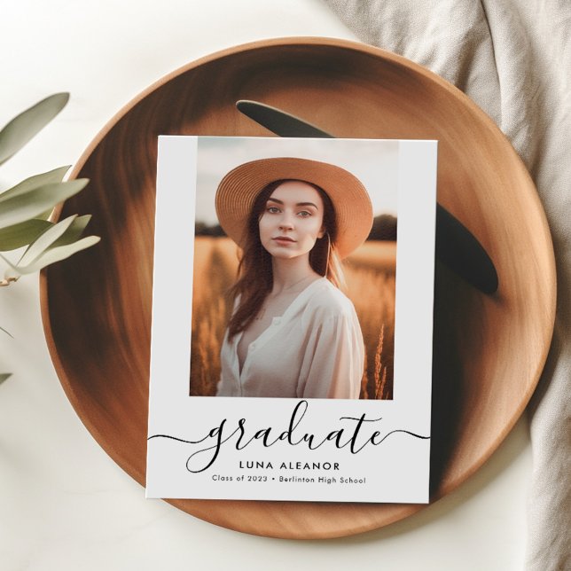 Modern Elegant Script 2023 Studenten Photo Inbjuda (Skapare uppladdad)