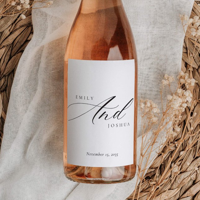 Modern Elegant Script Bröllop Vinflaska Etikett (Skapare uppladdad)
