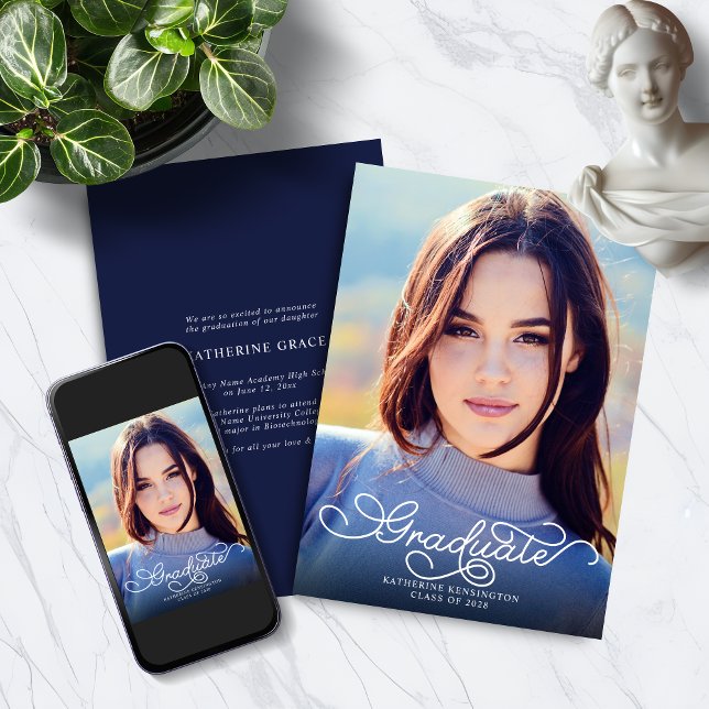 Modern Elegant Script Navy Blue Photo Studenten Meddelande (Modern Elegant Script Navy Blue Photo Graduation Announcement with Digital Download)