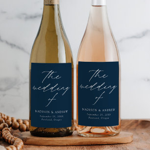 Modern Elegant Script Navy Bröllop Vinflaska Etikett