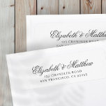 Modern Elegant Script-Returadress Returadress Etikett<br><div class="desc">Sammansatt av enkel rak linje med serif-typografi. Allt mot en ren vit bakgrund. Dessa inslag är enkla,  moderna,  lekfulla och lätta. Detta är designat av White Papper Birch Co. exklusiv för Zazzle. Finns här: http://www.zazzle.com/whitepaperbirch</div>
