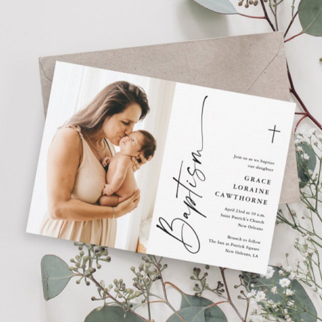 Modern Elegant Script White Photo Baptism Inbjudningar (Modern script photo baptism invitations.)