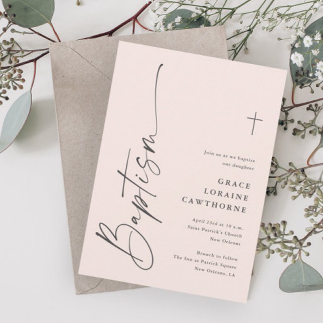 Modern Elegant Skrift Rosa Flickors Dop Inbjudningar (Modern Elegant Script Light Pink Girls Baptism Invitations.)