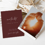 Modern Elegant Skriptfoto Spara datum<br><div class="desc">Utformningen har ett handskrivet teckensnitt och modern minimalistisk design. Designad att samordna med för "AURORA" bröllopsinbjudan. Om du vill ändra information klickar du på "Anpassa". Om du vill flytta texten eller ändra storlek, teckensnitt eller färg klickar du på "Klicka för att anpassa ytterligare". Visa samlingslänken på den här sidan om...</div>
