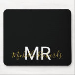 Modern elegant svart guld monogramskript musmatta<br><div class="desc">Modern elegant svart guld monogram-manusmatta. Enkel,  ren,  monogrammad personlig-bordsmusmatta med initialer och namn. Teckensnitt och färg är fullt anpassade.</div>