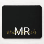 Modern elegant svart guld monogramskript musmatta<br><div class="desc">Modern elegant svart guld monogram-manusmatta. Enkel,  ren,  monogrammad personlig-bordsmusmatta med initialer och namn. Teckensnitt och färg är fullt anpassade.</div>
