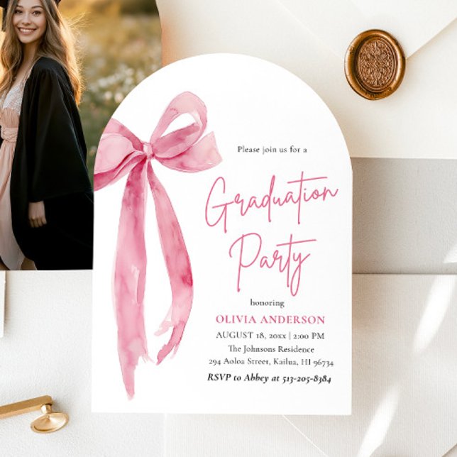 Modern Elegant Trendig Rosa Bow Studenten Arched Inbjudningar (Modern Elegant Trendy Pink Bow Graduation Arched Invitation)