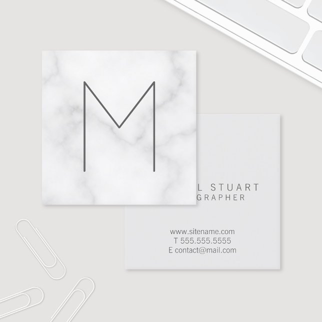 Modern Elegant White Marble Monogram Fyrkantigt Visitkort (Skapare uppladdad)