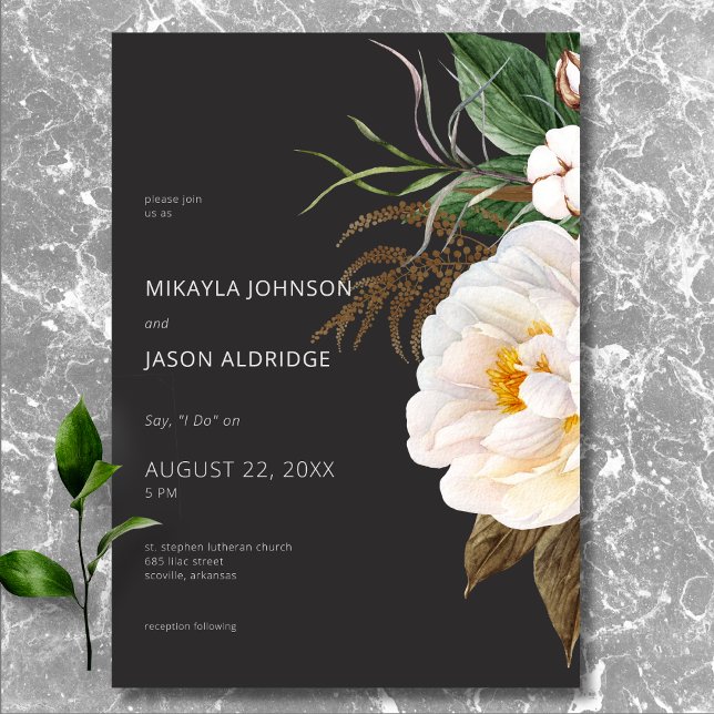 Modern Elegant White Peonies on Black Bröllop Inbjudningar (Modern Elegant White Peonies on Black Wedding Invitation)