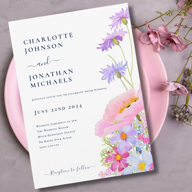 Modern Elegant Wildblomma Watercolor Bröllop Inbjudningar (Elegant watercolor wildflower summer floral wedding invitation in pastel colors pink lilac blue)
