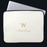 Modern Elfenbensguld Script Monogram Laptop Fodral<br><div class="desc">En modern, elegant monogramdesign med guld handskriven minimalistisk script typografi och sans serif block typografi på en elegant blek pastell elfenbensbakgrund. Monogrammet och namnet kan enkelt anpassas.</div>