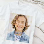 Modern enkel Anpassningsbar Foto Birthday Hälsning T Shirt<br><div class="desc">Utformningen är modern och enkel. Lägg till ett foto av anpassningsbarna på födelsedagstjuvret och lägg till namn,  lägg till ett anpassningsbar-meddelande</div>