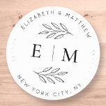 Modern Enkel Chic, Monogram för Chic i Eleganten b Runt Klistermärke<br><div class="desc">Sammansatt av enkelt rakt infogat ramar med klassisk kursiv stil och serif-typografi. Dessa inslag är enkla,  tidlösa och klassiska.. Detta är designat av White Papper Birch Co. exklusiv för Zazzle. Finns här: http://www.zazzle.com/store/whitepaperbirch</div>