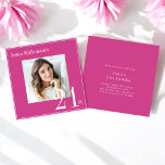 Modern enkel inbjudan till 21:a födelsedag<br><div class="desc">lägg till ditt foto på den här dubblan på sidan 21:a födelsedagsinbjudan i en rosa modern minimalistisk design med en fotomall på framsidan där du kan lägga till ditt unika foto, där den översta texten anger ditt namn och 21:a i högernas nedre hörn i fetstil, en verkligt modern, unik födelsedagsinbjudan...</div>