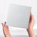 Modern enkel lätt Grått Solid Färg Plain Tile Kakelplatta<br><div class="desc">Denna enkla, minimalistiska och moderna formgivning är en ren och solid färg-platta som kommer att följa med vilket program som helst. Du kan använda det som en väggplatta som en högdager eller hela vägg för ett ryggsplash i ditt kök eller badrum eller i lera eller för att byta ut vintage...</div>