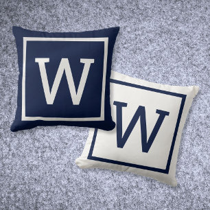 Modern enkel marin marinblå monogram kudde