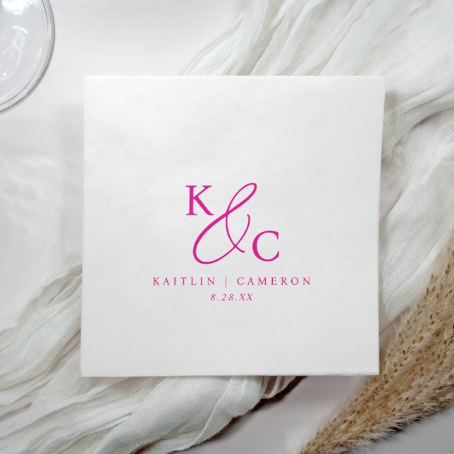 Modern Enkel Monogram Magenta Rosa Bröllop Pappersservett (Magenta pink wedding napkins with monogram initials in elegant modern minimalist typography)