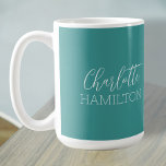 Modern enkel personlig Namn Kaffemugg<br><div class="desc">Personlig Namn Modern Simple mugg av Ricaso - enkelt att lägga till sitt eget förnamn och efternamn till detta klassbara kaffe mugg. med typografikoppling</div>