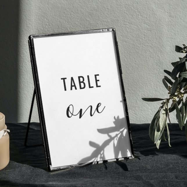 Modern enkel ren minimalistisk typografi bröllop bordsnummer (Skapare uppladdad)