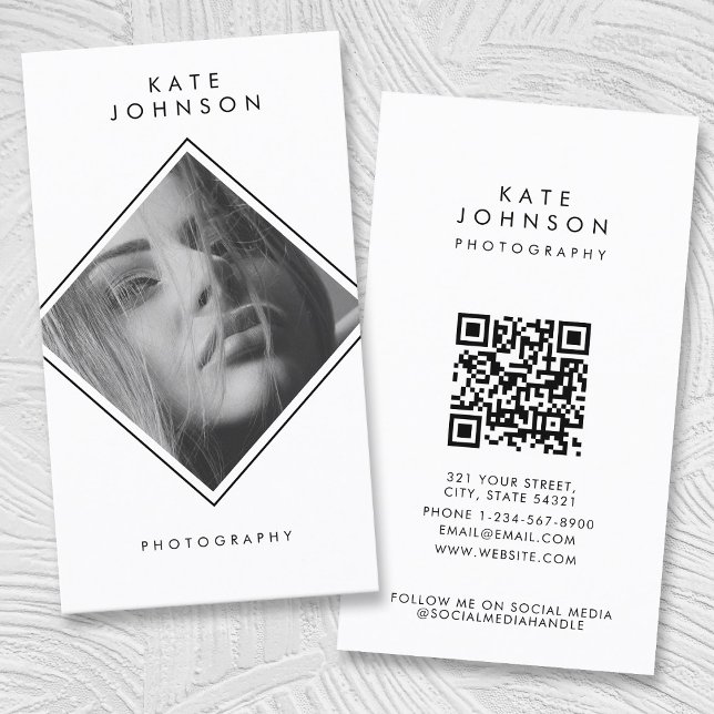 Modern enkel svartvit fotografi QR-kod Visitkort (Modern Simple Black & White Photography QR Code Business Card)