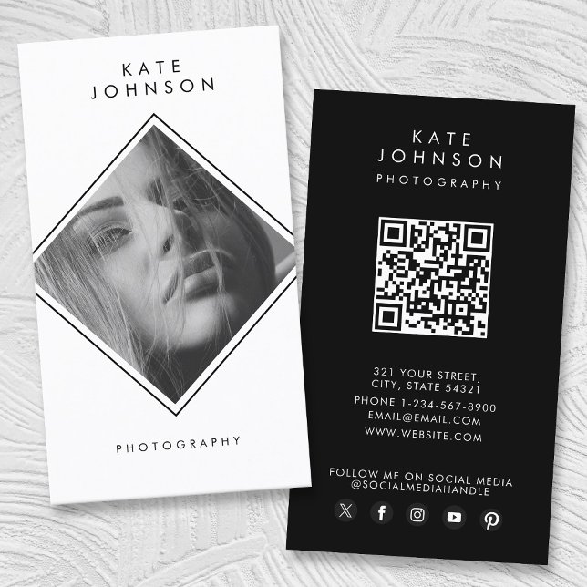 Modern enkel svartvit fotografi QR-kod Visitkort (Modern Simple Black & White Photography QR Code Business Card)