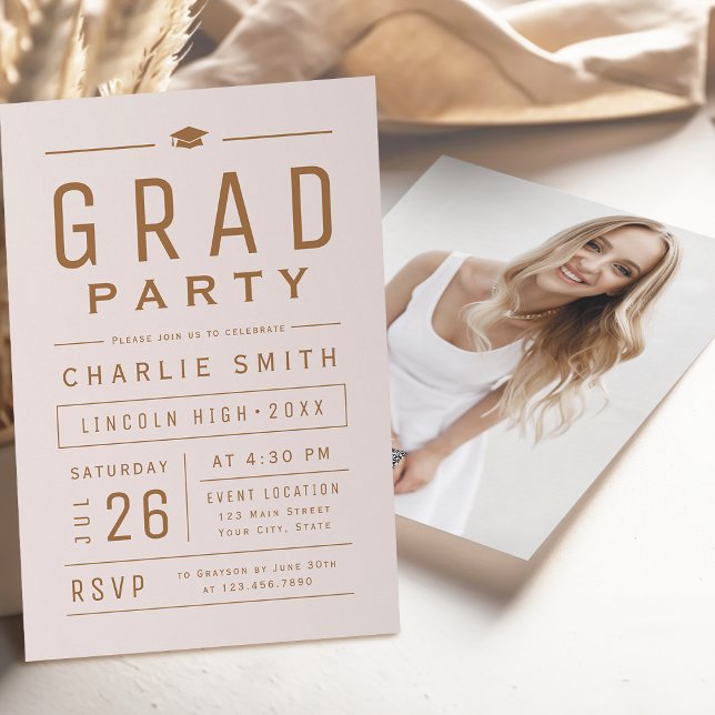 Modern enkel typografi rosafärgad examensfest inbjudningar (Blush Modern Simple Typography Graduation Party Invitation)