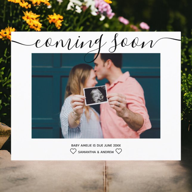 Modern enkel typsnittsfoto för graviditet meddelande vykort (Modern script simple typography photo pregnancy announcement postcard)