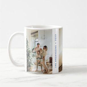 Modern, enkelt familjefoto - nytt år - blått kaffemugg