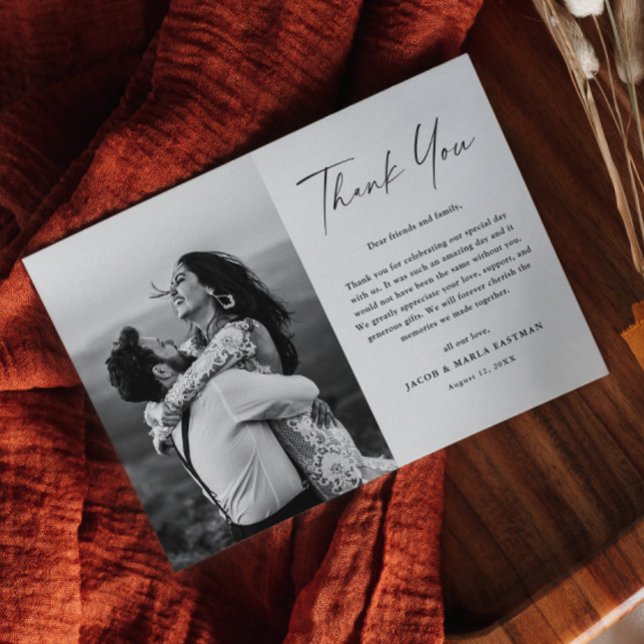 Modern, enkelt skript, foto Bröllop Tack Kort (Simple modern script wedding photo thank you card.)