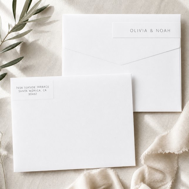 Modern etikett för vigseladress med omslutande ret (Modern Wedding Wrap Around Return Address Label displayed on white envelopes)