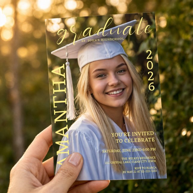 Modern examensfotografi inbjudan (Modern photo graduation design with a clean magazine-style layout and elegant gold text)