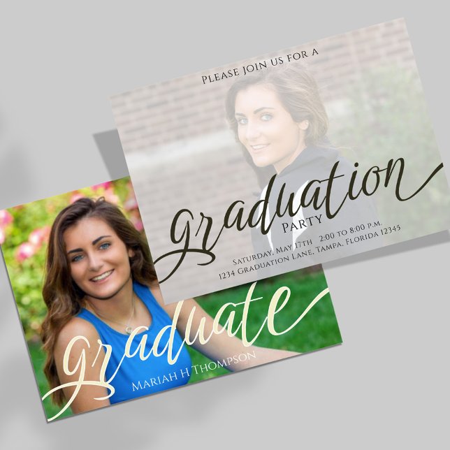 Modern examensskript foto design inbjudningar (Stylish graduation photo invitation with minimal script text.)